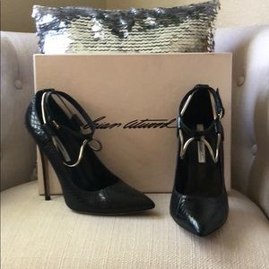 Kaela Black Snake - stiletto ankle chain pump